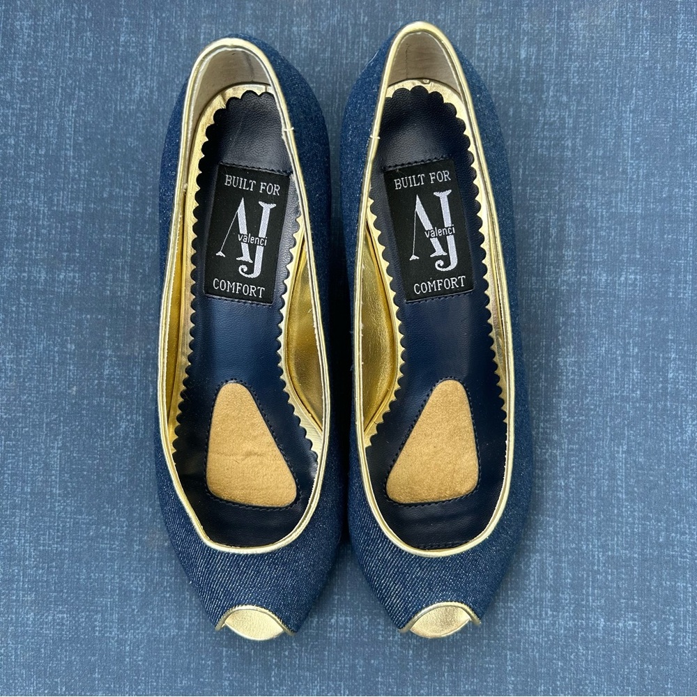 AJ VALENCI Built for Comfort Shoes Blue Denim Gold Wedge Peep Toe Size 8W